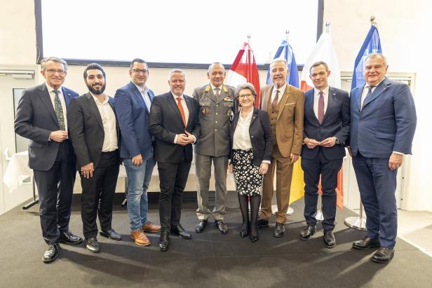 Ehrenring für den früheren MilAk-Kommandanten Karl Pronhagl