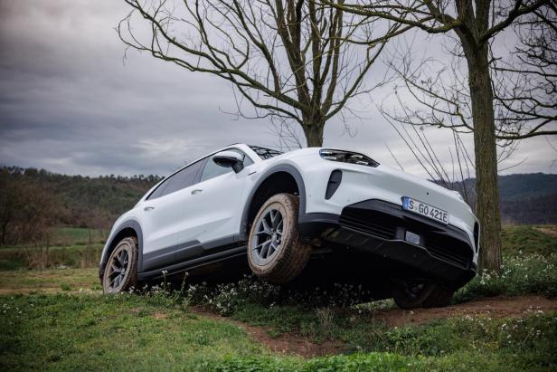 Porsche Cayenne Electric