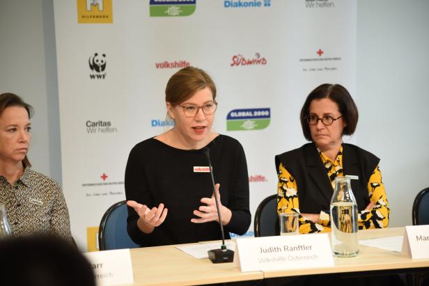 ++ HANDOUT ++ PK CARITAS, ÖSTERREICHISCHES ROTES KREUZ (ÖRK), HILFSWERK, DIAKONIE, WWF, GLOBAL 2000, VOLKSHILFE, VEREIN SÜDWIND "BREITE ALLIANZ FORDERT AKTIONSPLAN FÜR SOZIALE KLIMAPOLITIK": PARR / RANFTLER / MOSER