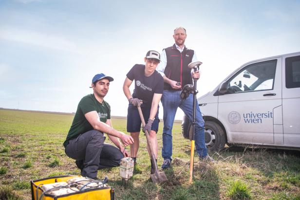 Mitarbeiter der Uni Wien mit EVN Geothermie-Programmleiter Gregor Götzl (r.).