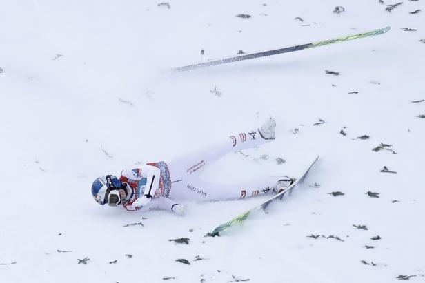 Stephan Embacher krachte heftig in den Auslauf