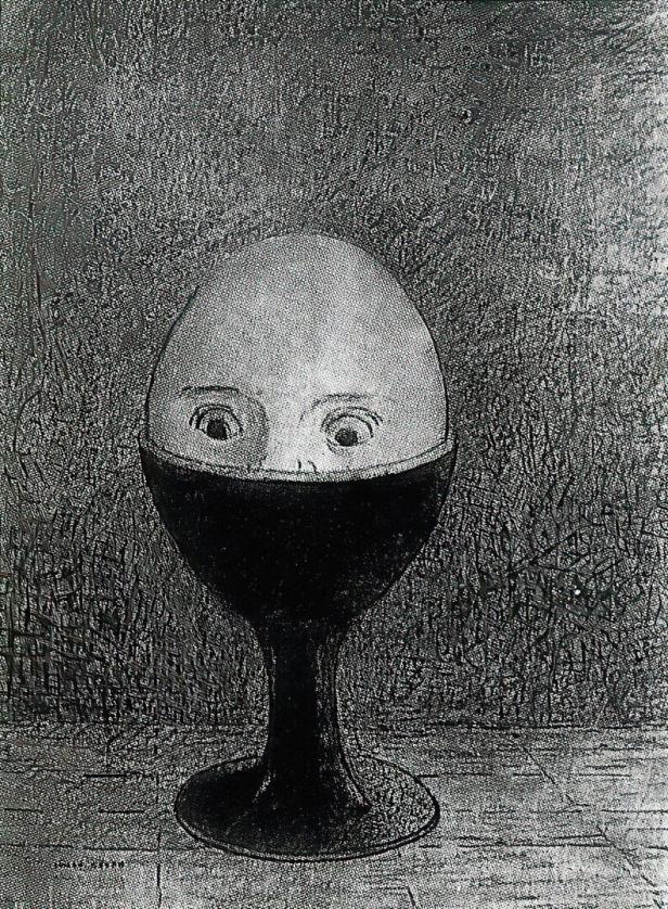 Ein menschlicher Kopf mit großen Augen schaut aus einem dunklen Kelch, umgeben von einer strukturierten, dunklen Fläche.