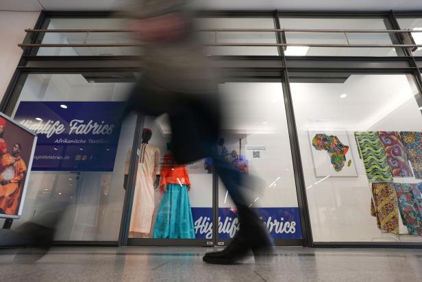 Wolf verletzt Frau in Einkaufspassage