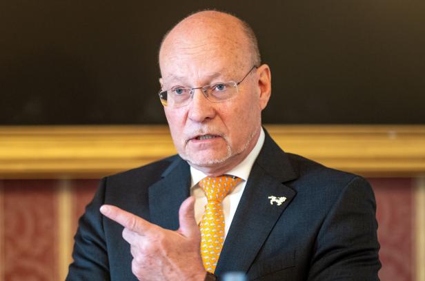 PK "VORSTELLUNG DER NEUEN GESCHÄFTSFÜHRUNG DER SPANISCHEN HOFREITSCHULE-LIPIZZANERGESTÜT PIBER": ENZINGER