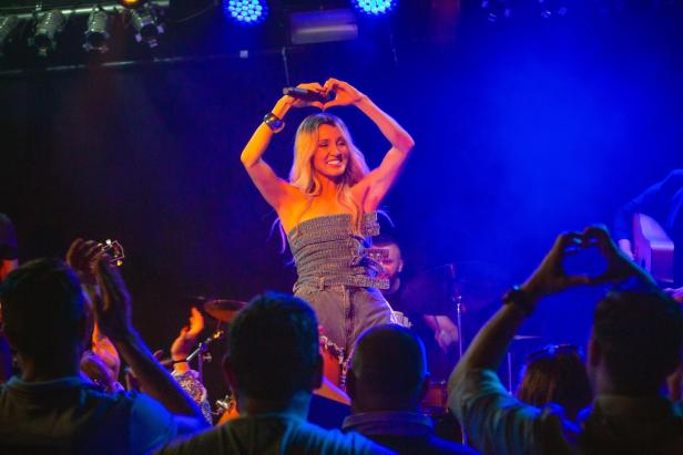 Melissa Naschenweng in TV-Film: "Von Männern nicht Freude nehmen lassen"