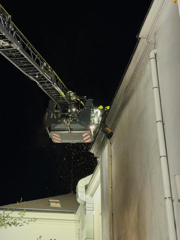 Auch eine Drehleiter kam zum Einsatz.