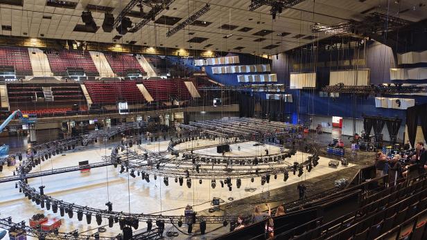 Aufbau der Bühne für den ESC in der Stadthalle
