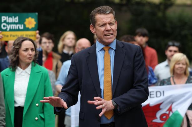 Newly elected Plaid Cymru members of parliament arrive in Westminster