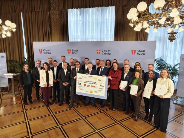 Alle Teilnehmer an der Wiener Klima-Allianz im Rathaus. 