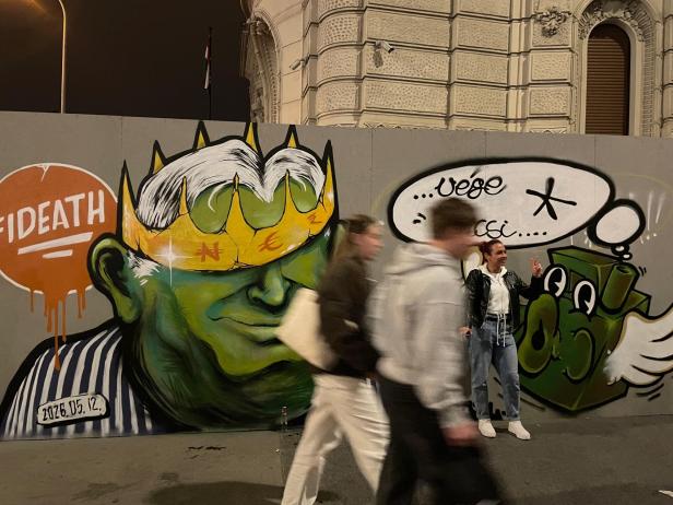 Graffitis vor der Fidesz-Parteizentrale in Budapest.