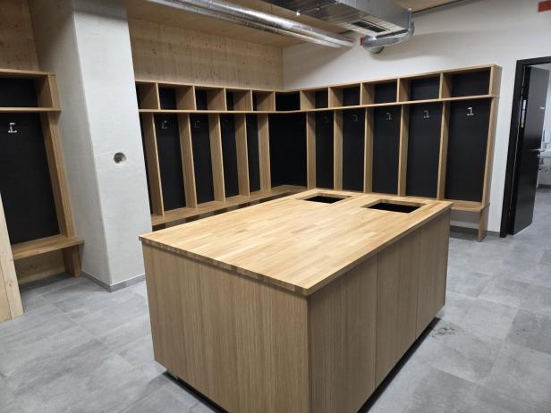 Ein Blick in die Kabine unter der Haupttribüne.