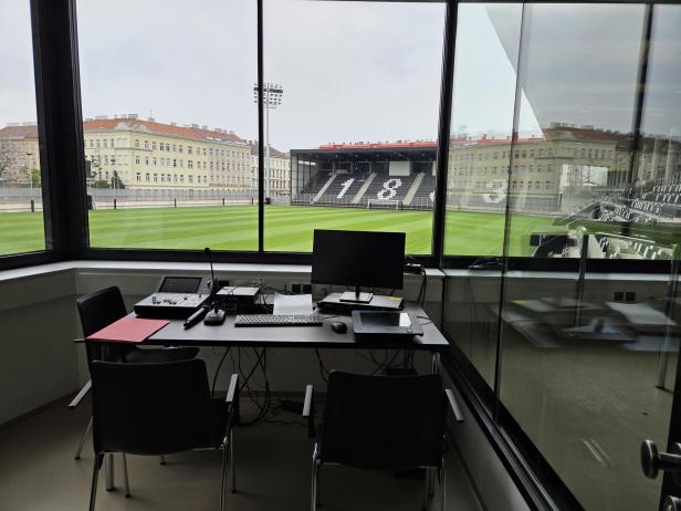 Der Arbeitsplatz des Platzsprechers