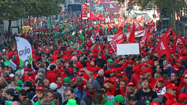 Zehntausende Belgier protestierten in Brüssel gegen Regierung