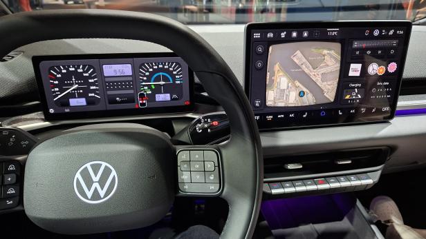 Das Cockpit im Retro Mode: Anzeigen im Stil der 70er-Jahre.