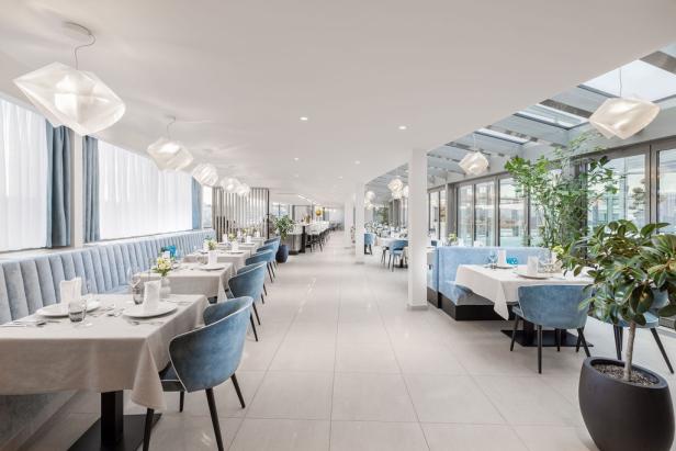 Ein helles Restaurant 