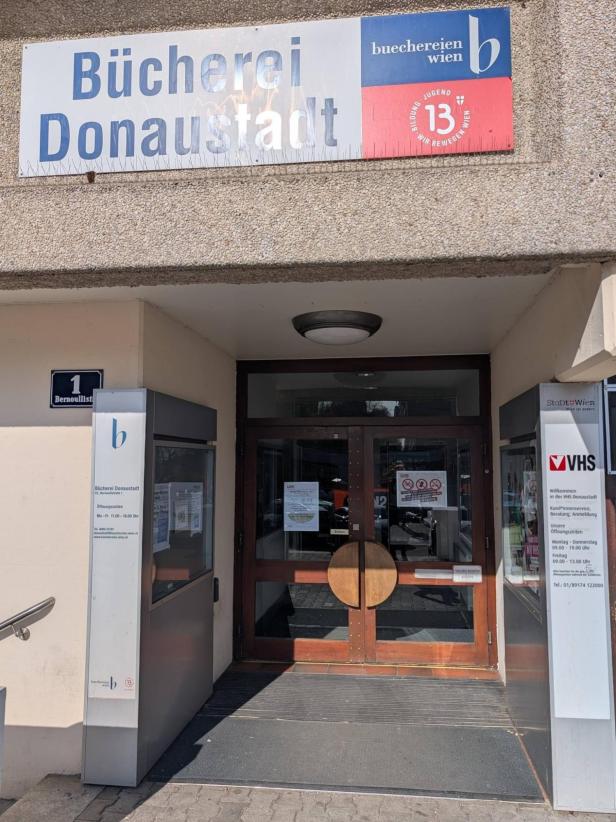 Die Bücherei in der Bernoullistraße wird ab 26. Mai  geschlossen, das Gebäude wird wegen Neubebauung abgerissen.