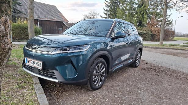 Die Silhouette des BYD Atto 2 DM-i ist sehr aufrecht, das Äußere recht zeitlos designt.