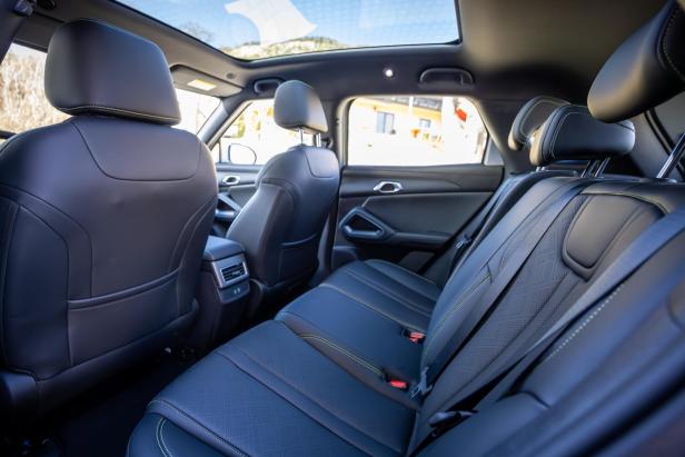 Der Innenraum des BYD Atto 2 DM-i: Geräumig, mit gutem Ausblick.