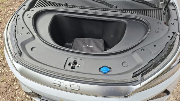 Der Frunk des BYD Atto 3 EVO: Durchaus brauchbar.