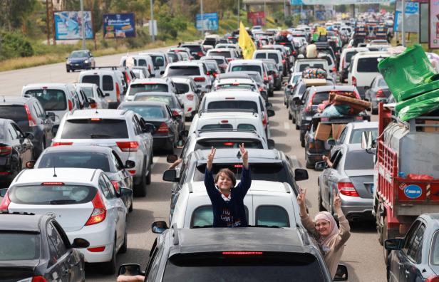 Displaced people make their way as they return to their homes after a 10-day ceasefire between Lebanon and Israel went into effect, near Tyre