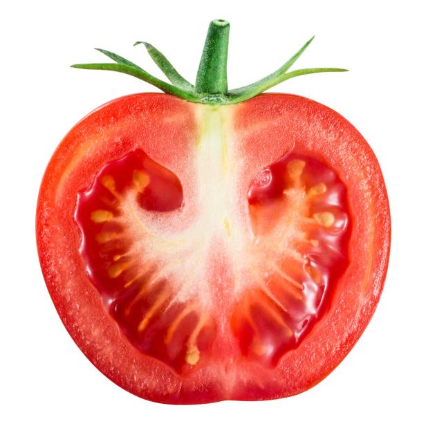 Halbierte Tomate mit sichtbaren Kernen und grünem Stiel auf weißem Hintergrund.