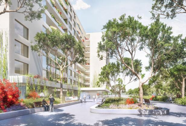 Mehrstöckiges modernes Gebäude mit großen Fenstern, umgeben von Bäumen, Blumenbeeten und Sitzbänken, Menschen im Außenbereich.