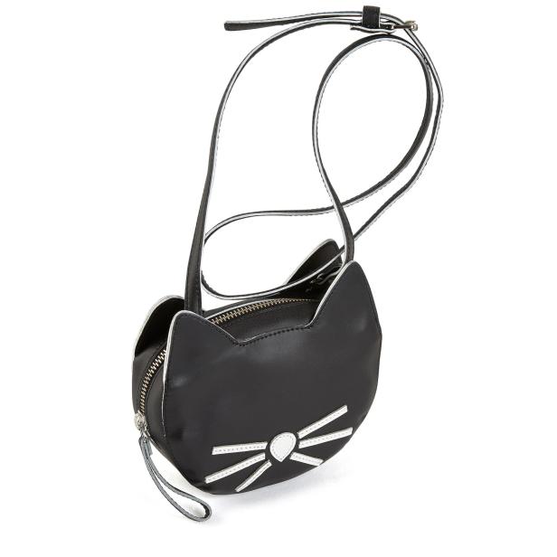 Eine schwarze Handtasche in Katzenform mit weißen Details und einem langen Riemen.