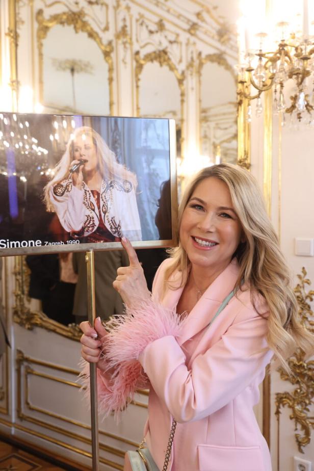 Simone mit ihrem Foto