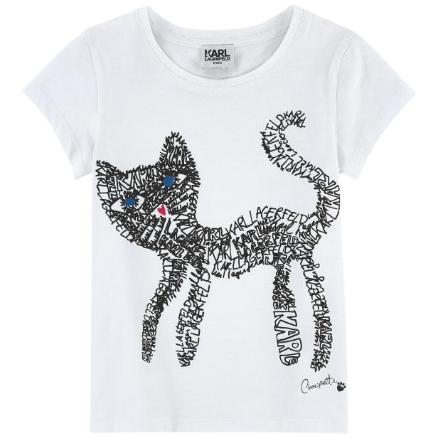 Ein weißes T-Shirt mit einer Katze, die aus dem Schriftzug „Karl Lagerfeld“ besteht.