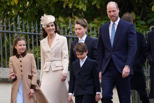 Prinz William und Prinzessin Kate mit ihren Kindern George, Charlotte und Louis bei einem öffentlichen Auftritt.