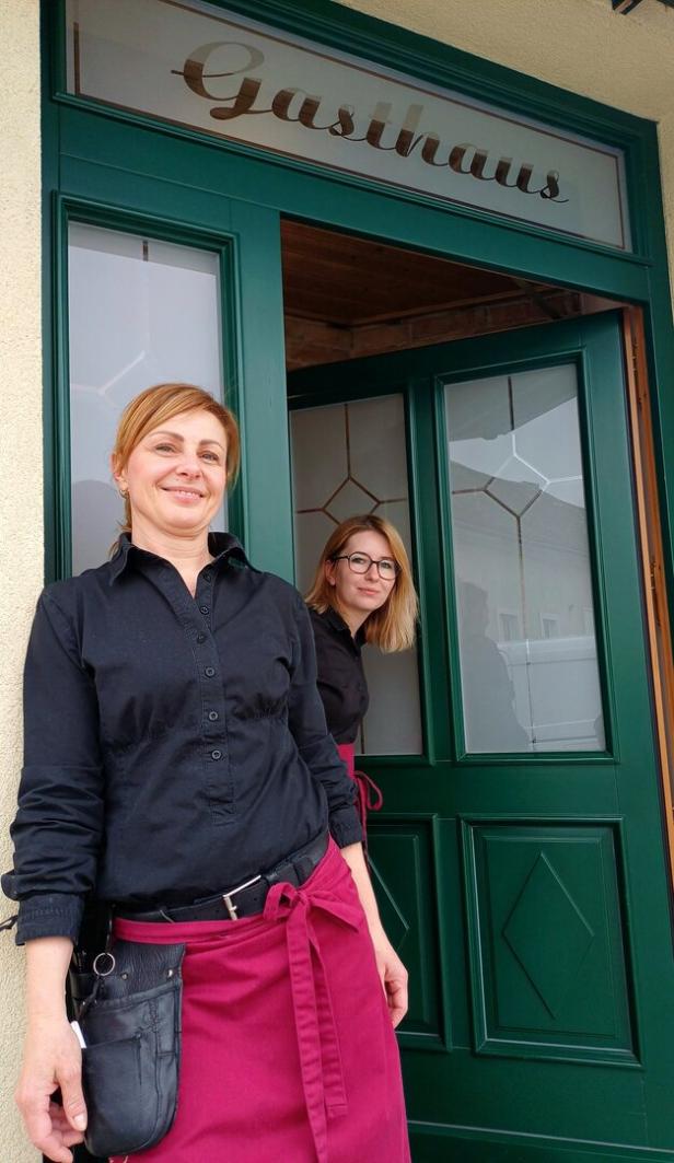 Gabi und Barbara vom Hausgnost-Personal.  