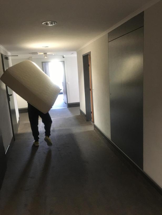 Das Hotel Arion City wird ausgeräumt