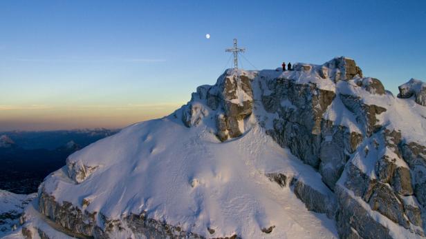 Vogelperspektive: der Dachsteingipfel am Abend.