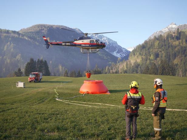 ++ HANDOUT ++ KÄRNTEN: WALDBRAND IM LESACHTAL BREITETE SICH ÜBER NACHT WEITER AUS