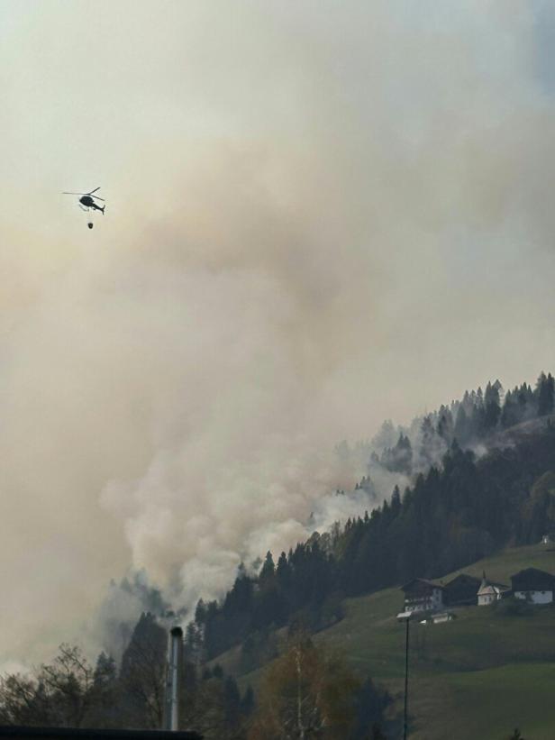 ++ HANDOUT ++ KÄRNTEN: KEIN ENDE VON WALDBRAND IM LESACHTAL IN SICHT