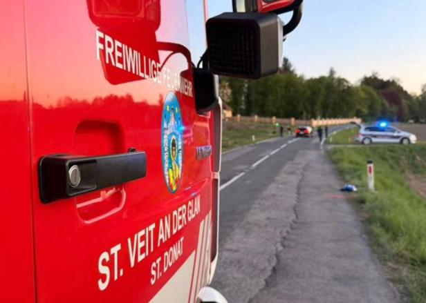 Einsatzkräfte am Unfallort