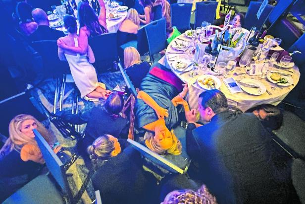 Panik bei den Gästen.