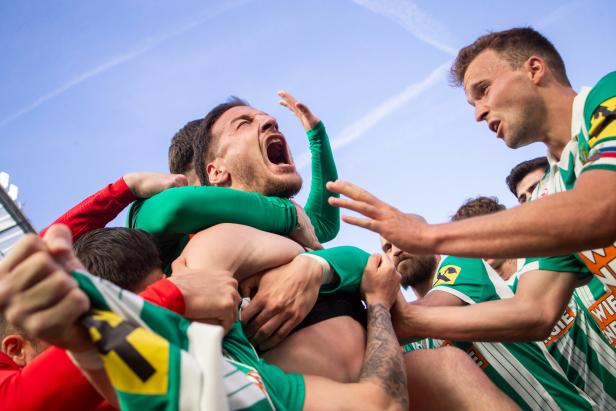 Ekstase beim 1:0: Ercan Kara mit den Rapidlern