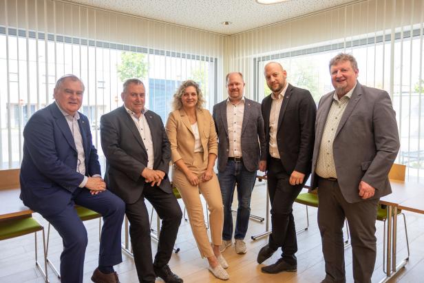 LAbg. Franz Dinhobl, Bernhard Karnthaler (Lanzenkirchen), Bärbel Stockinger (Bad Erlach), Michael Nistl (Katzelsdorf), Bezirksgeschäftsführer David Diabl (Lanzenkirchen), Peter Lielacher (Walpersbach)