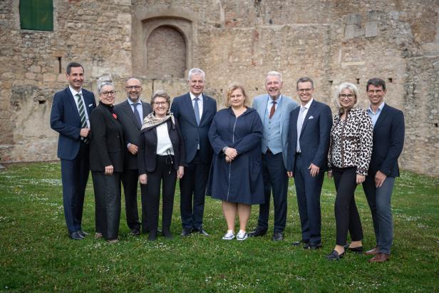 Im Beisein vieler Gäste wurde das Jubiläum „10 Jahre robotische Urologie am Universitätsklinikum Wiener Neustadt“ in den Kasematten gefeiert.