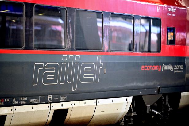 ++ THEMENBILD ++ ÖBB / BAHN / ZUG / EISENBAHN / VERKEHR / ÖFFENTLICHE VERKEHRSMITTEL