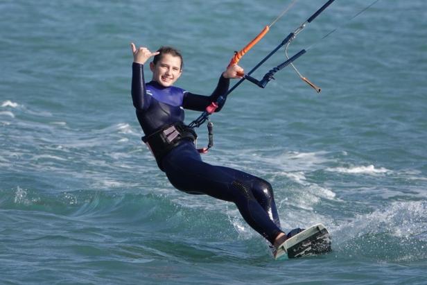 Mia Zanki auf dem Kiteboard