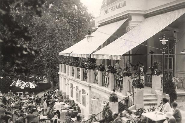 Historische Aufnahme eines Restaurants.