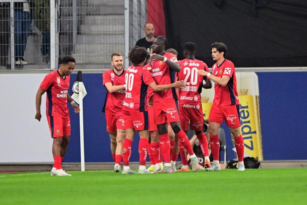 Rapid-Spieler jubeln