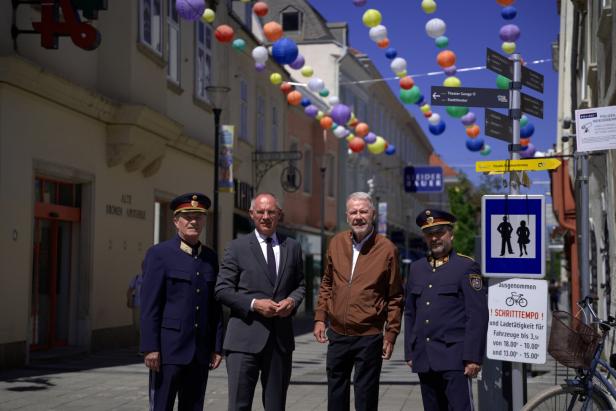 Besprechung zur Videoüberwachung: Landespolizeidirektor Franz Popp, Innenminister Gerhard Karner, Bgm. Klaus Schneeberger und Polizeichef Manfred Fries.