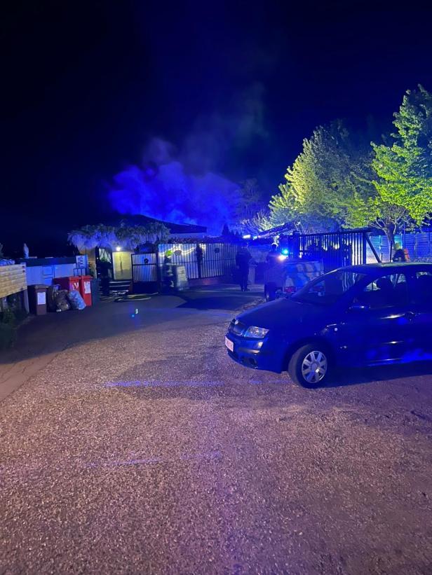 Nächtlicher Feuerwehreinsatz bei Tony Rei.