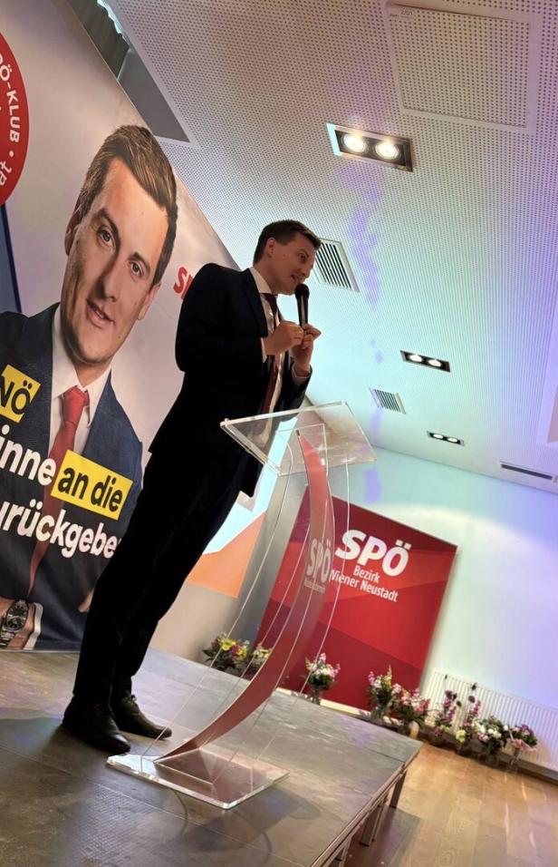 SPÖ-Landesparteichef Sven Hergovich bei der Konferenz.