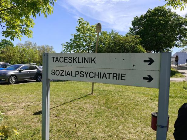 Schild Tagesklinik