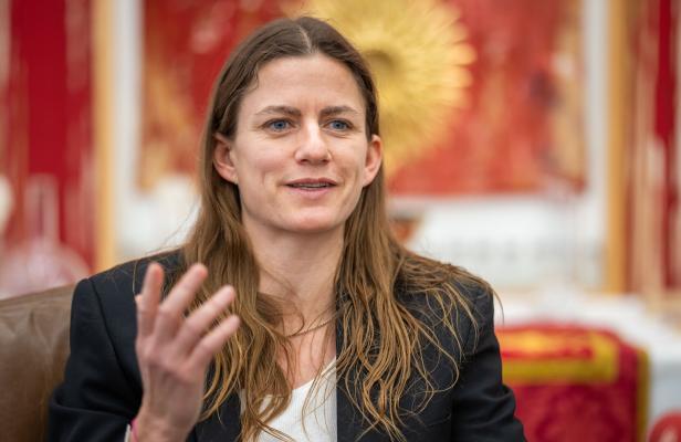 PG "FLORENTINA HOLZINGER - PFINGSTSPIEL" - MEHRSTÜNDIGE PERFORMANCE MIT PREMIERE AM 23.5. IM RAHMEN DER WIENER FESTWOCHEN: HOLZINGER