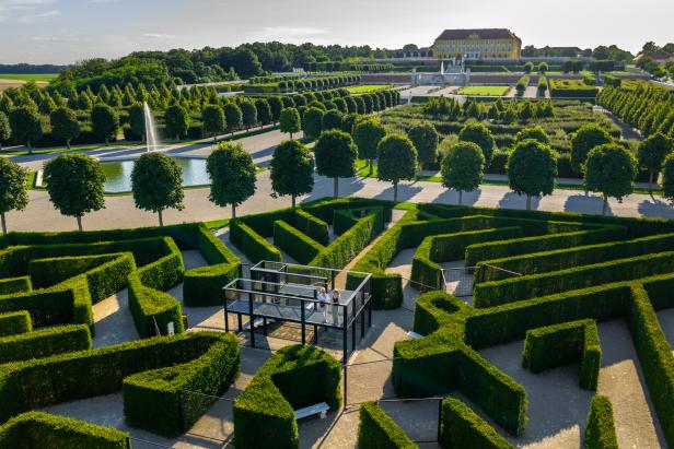 Das Labyrinth eines Parks von oben 
